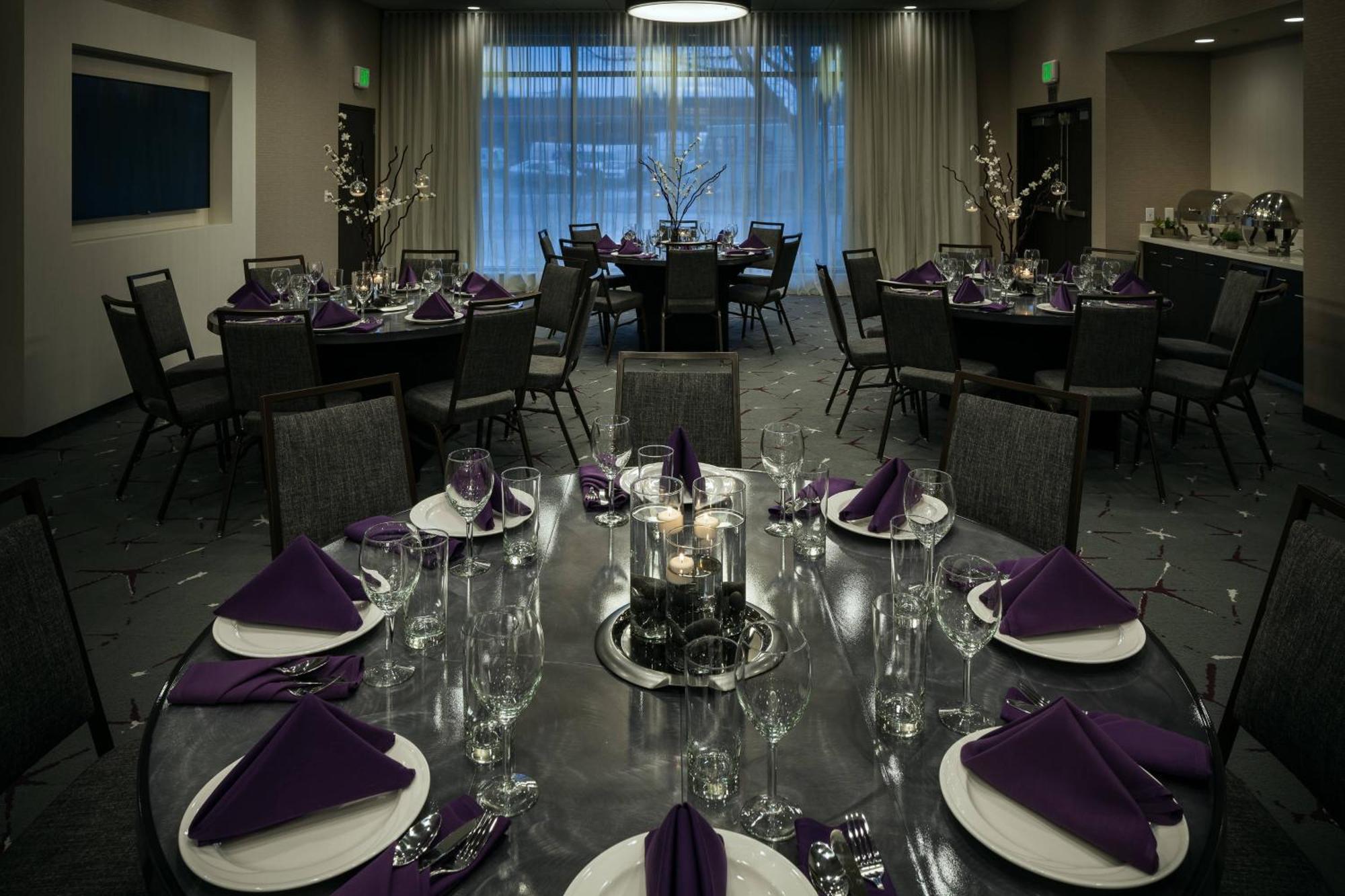 Courtyard By Marriott Hotel
