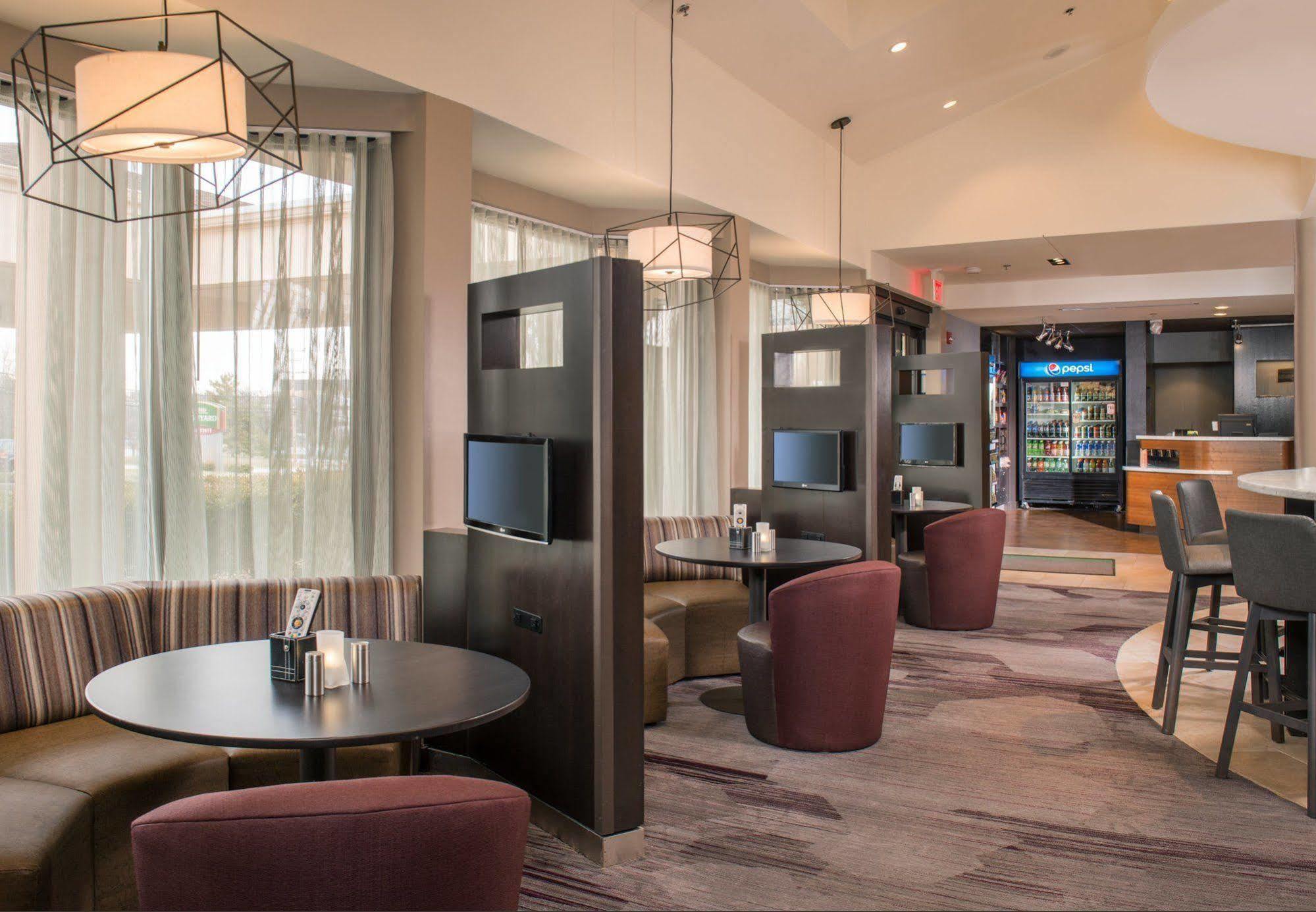 Courtyard By Marriott Hotel